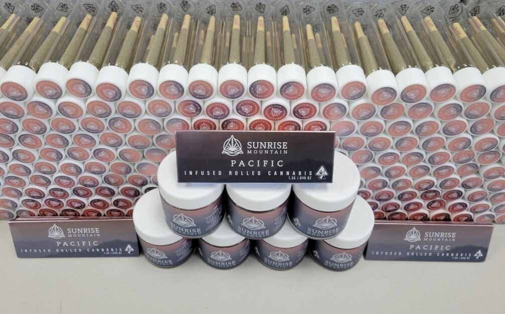 Sunrise Creme de Luna set: includes -8th, one gram joint, one gram hash