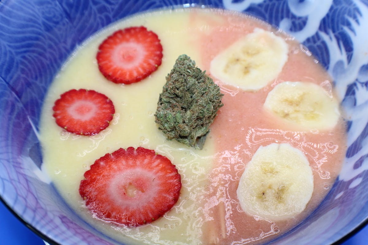 Strawberry Banana 1/2 Ounce/14 Grams (29% THC, Hybrid)