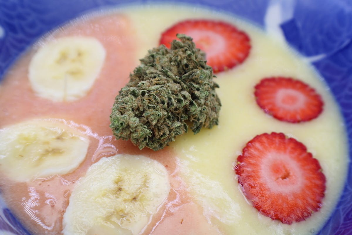 Strawberry Banana 8th/3.5 Grams (28% THC, Sativa)